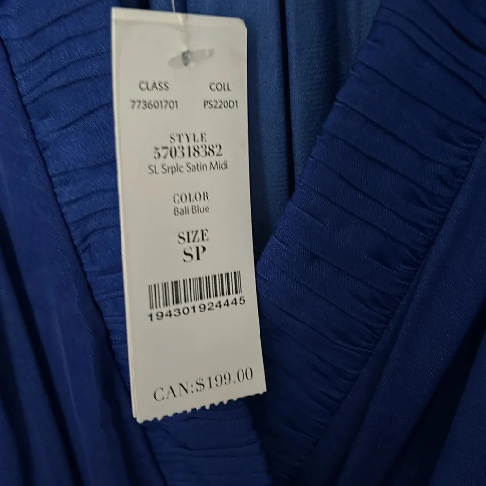 Vibrant Blue Sleeveless Dress - Picture 5 of 7